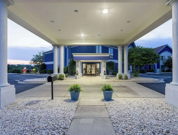 Days Inn by Wyndham Louisburg hotel detail image 4