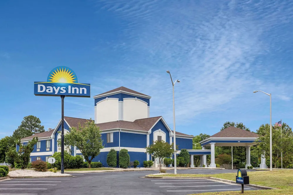 Days Inn by Wyndham Louisburg hotel hero