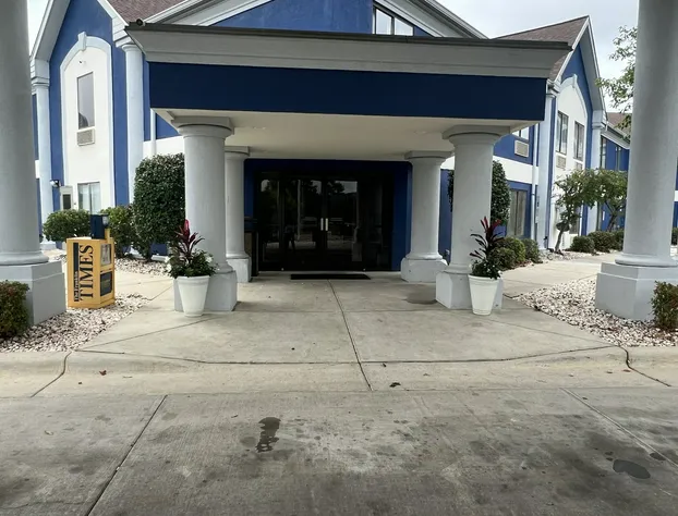 Days Inn by Wyndham Louisburg hotel detail image 3