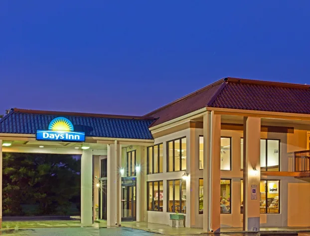 Days Inn by Wyndham Clinton hotel detail image 1