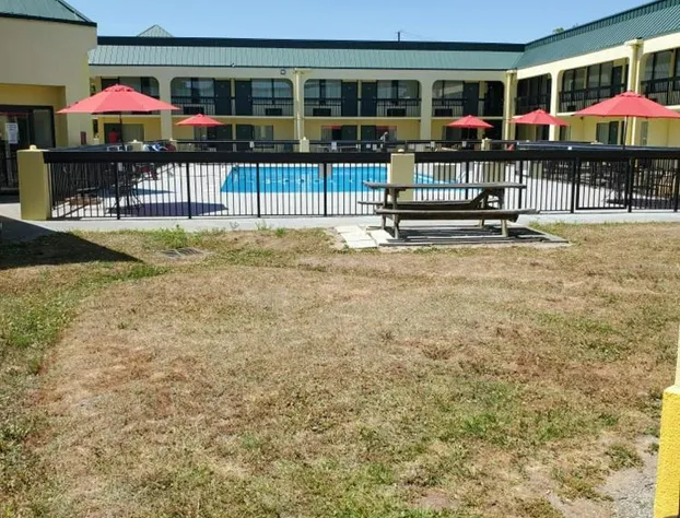 Red Carpet Inn & Suites hotel detail image 1