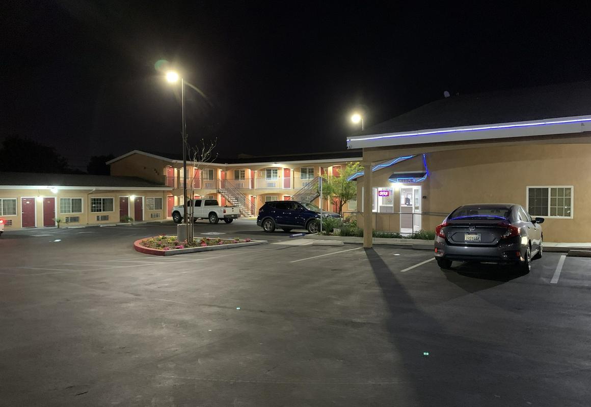 Desert Inn Motel hotel hero