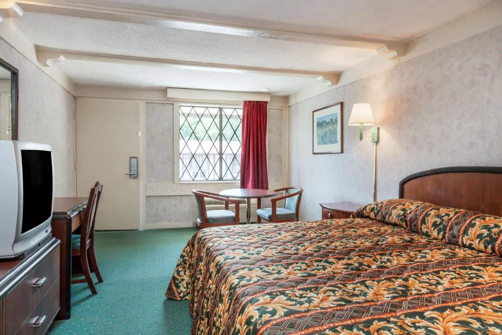 Sunrise inn hotel hero