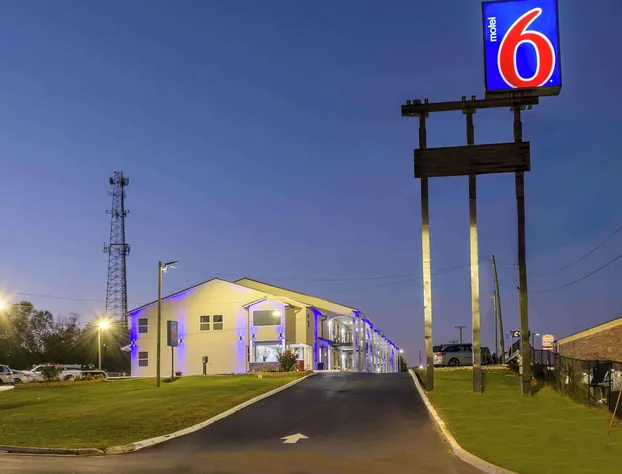 Motel 6 Commerce, GA hotel detail image 1