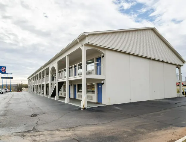 Motel 6 Commerce, GA hotel detail image 2