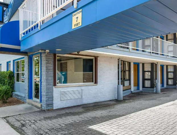 Rodeway Inn Chicago North Shore - Lincolnwood hotel detail image 1