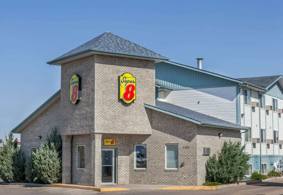 Super 8 by Wyndham Medicine Hat AB hotel hero