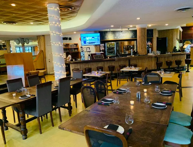 Hotel at the Waldorf hotel detail image 3