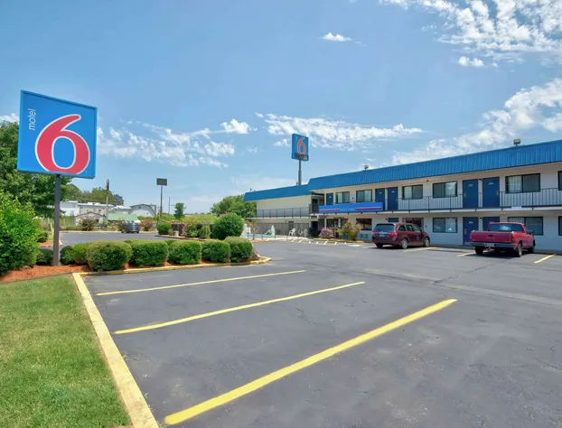 Motel 6 Russellville, AR hotel detail image 1