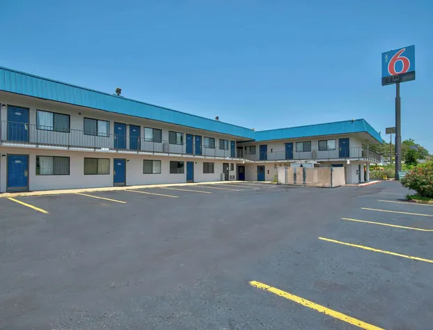 Motel 6 Russellville, AR hotel detail image 2