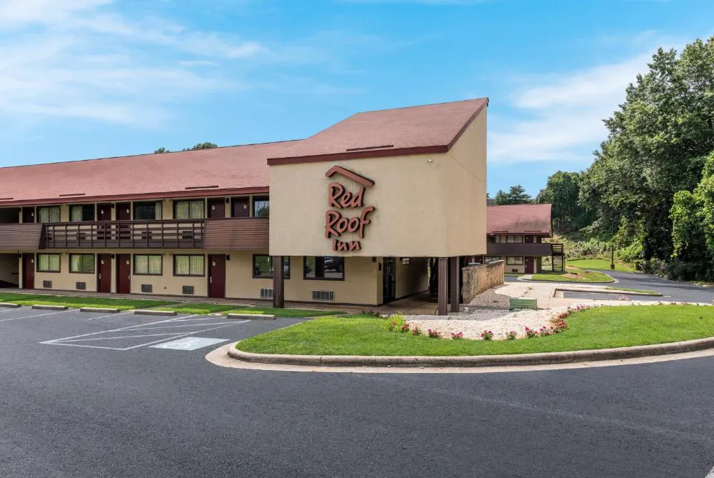 Red Roof Inn Hickory hotel hero