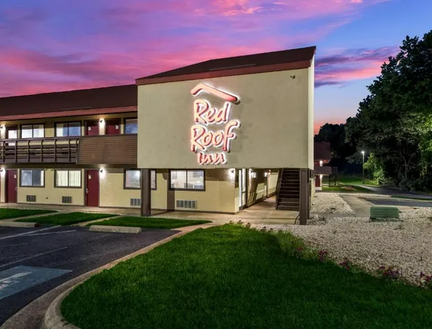 Red Roof Inn Hickory hotel detail image 1