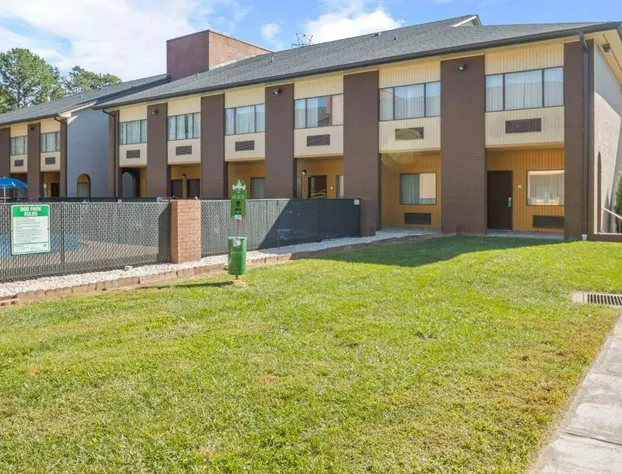 Quality Suites Hickory South hotel detail image 1