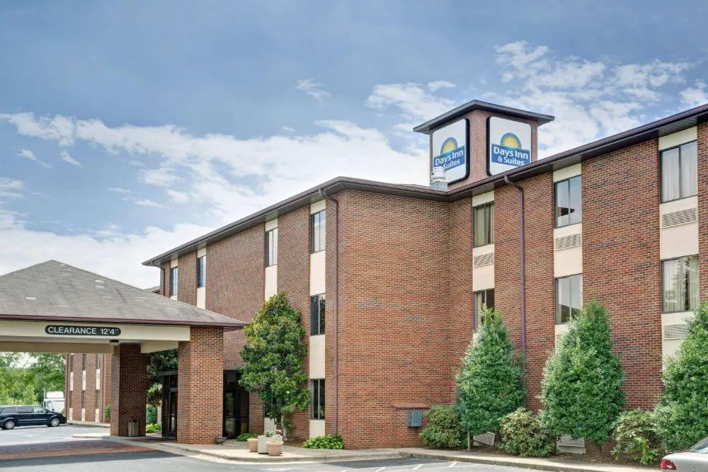 Days Inn & Suites by Wyndham Hickory hotel hero