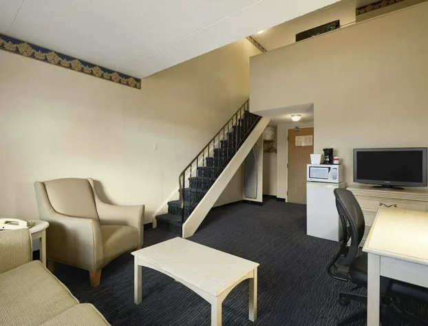 Ramada by Wyndham Trenton hotel detail image 4