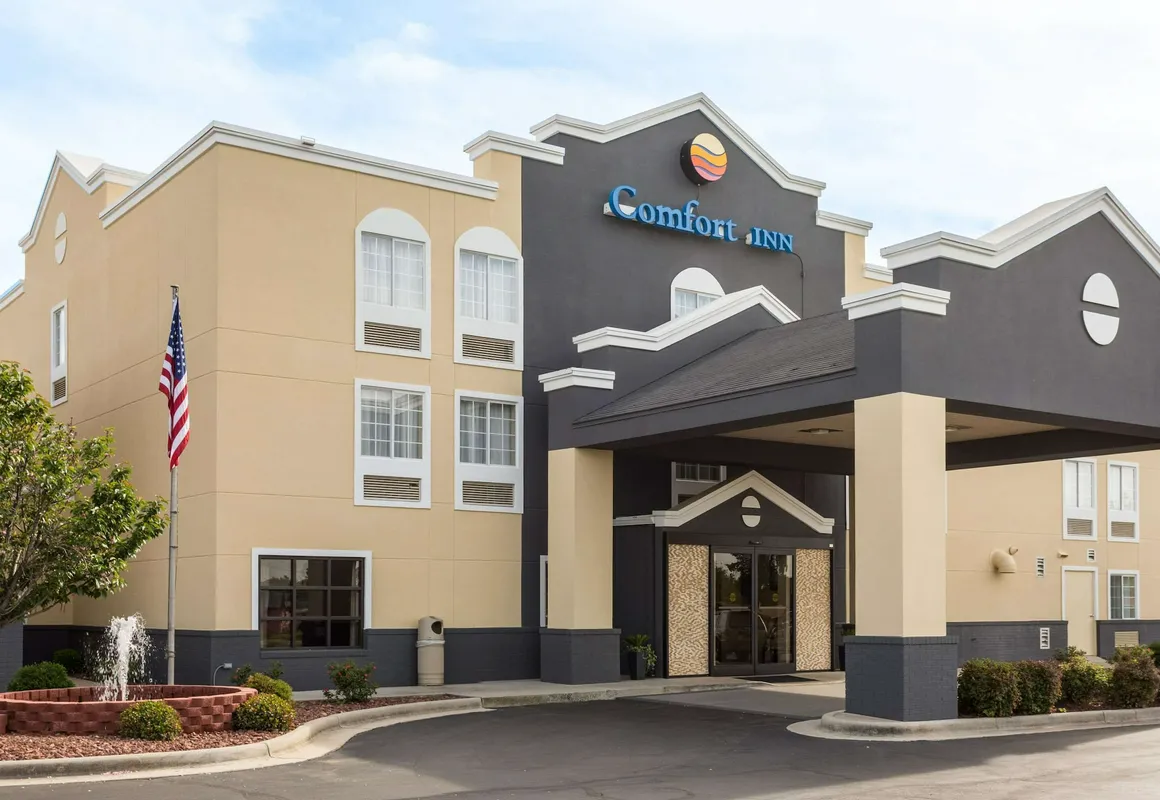 Comfort Inn Decatur Priceville hotel hero