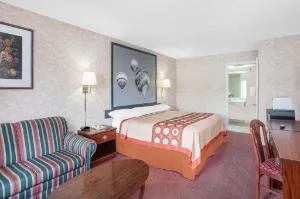 Super 8 by Wyndham Decatur Priceville hotel detail image 4
