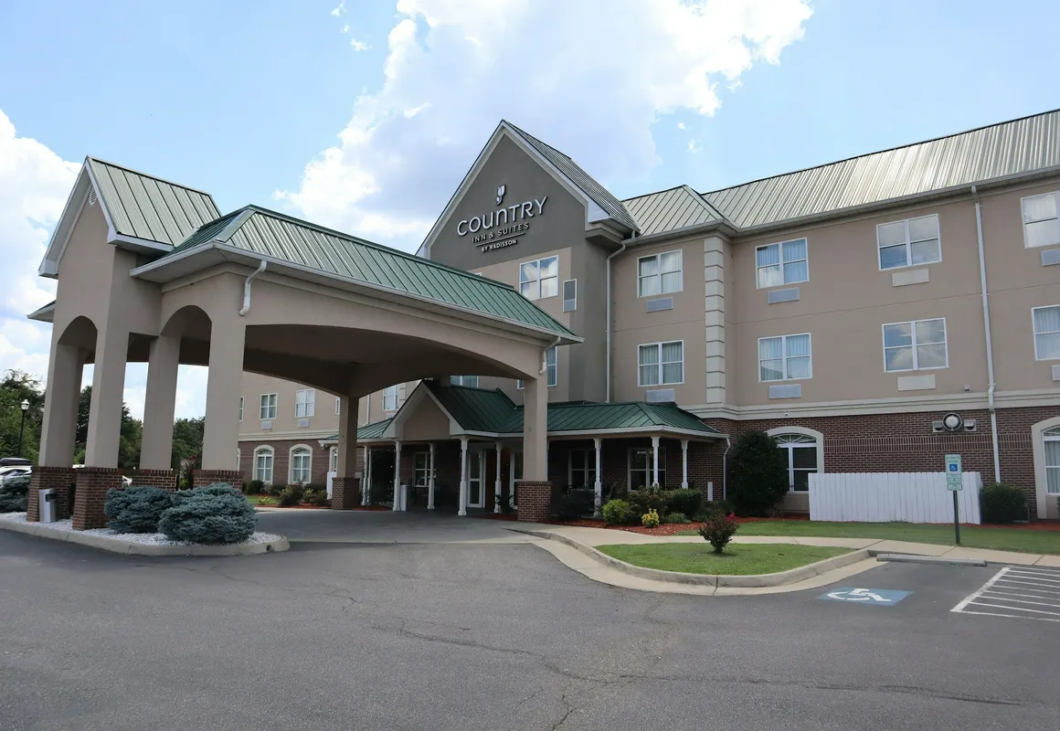 Country Inn & Suites by Radisson, Emporia, VA hotel hero