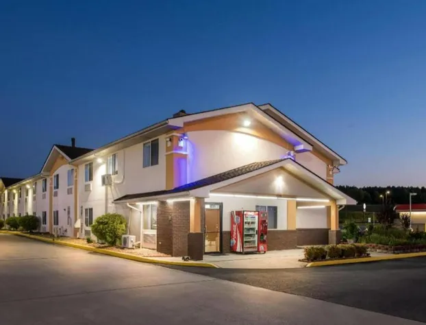 Super 8 by Wyndham Franklin hotel detail image 2