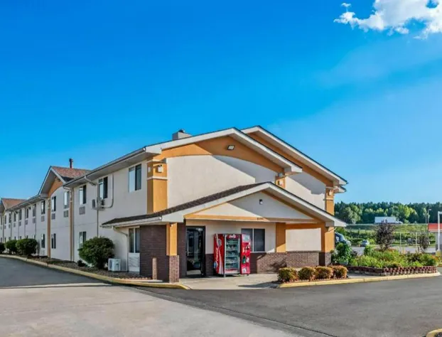 Super 8 by Wyndham Franklin hotel detail image 2