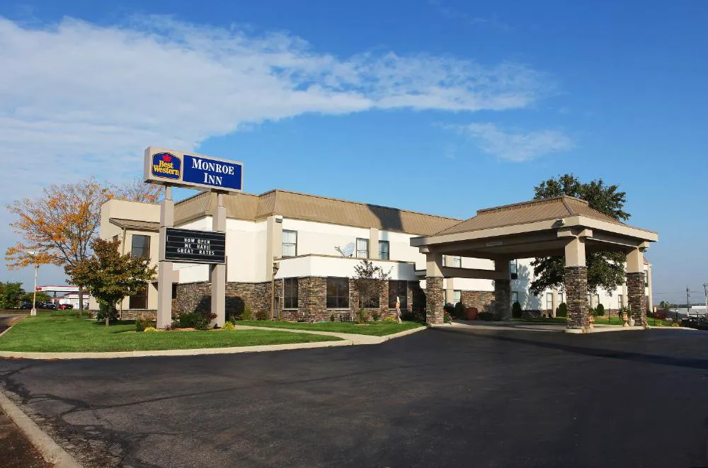 Baymont by Wyndham Monroe Ohio hotel hero