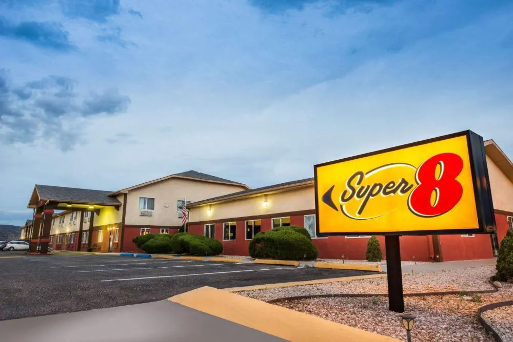 Super 8 by Wyndham Grants hotel hero