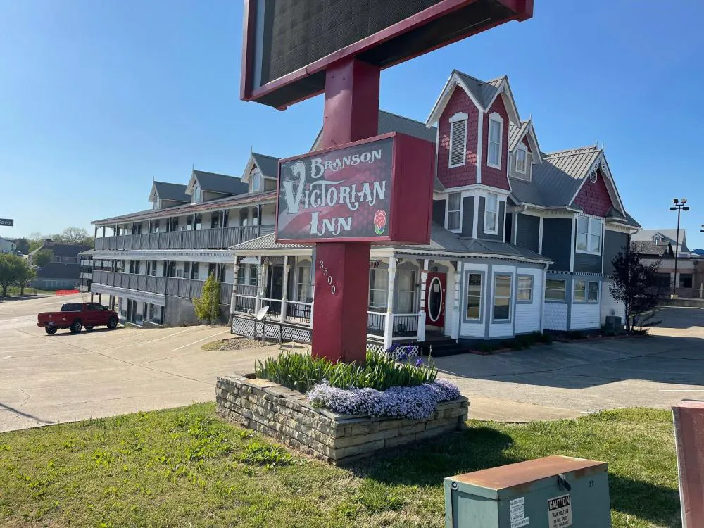 Branson Victorian Inn hotel hero