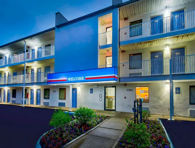 Motel 6 Warren, MI - Detroit East hotel detail image 1