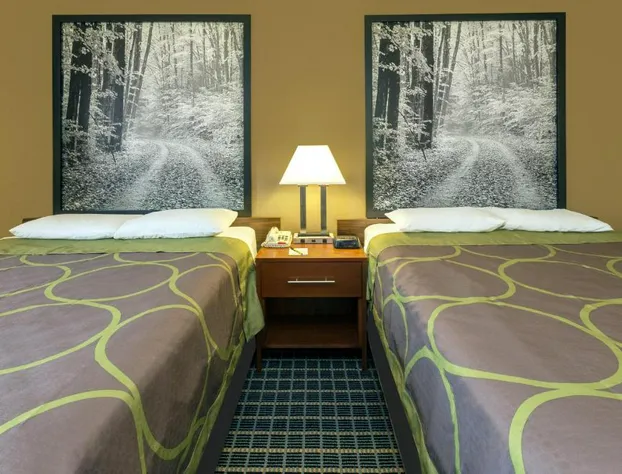 Super 8 by Wyndham Janesville hotel detail image 3