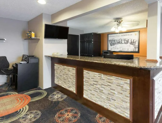 Super 8 by Wyndham Janesville hotel detail image 2