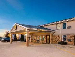 Super 8 by Wyndham Mattoon hotel detail image 3