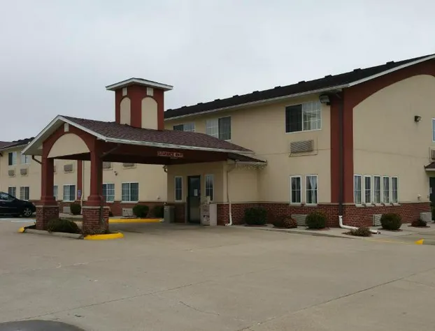 Super 8 by Wyndham Mt. Carmel IL hotel detail image 1