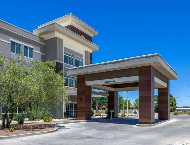 La Quinta Inn & Suites by Wyndham Artesia hotel detail image 1