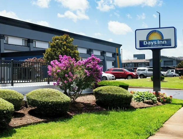 Days Inn by Wyndham Fort Smith hotel detail image 1