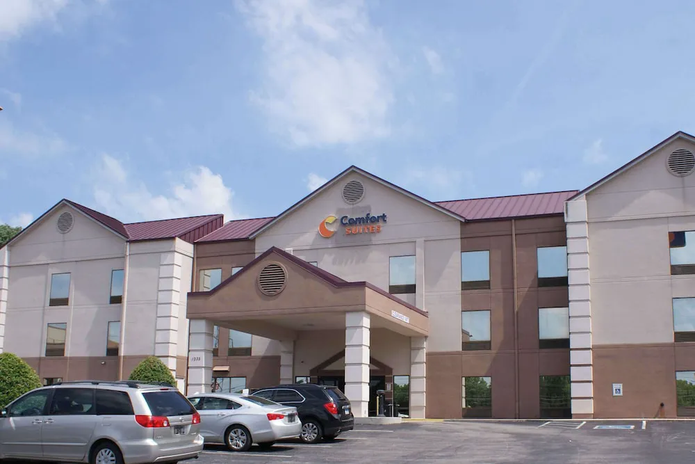 Comfort Suites Cookeville hotel hero