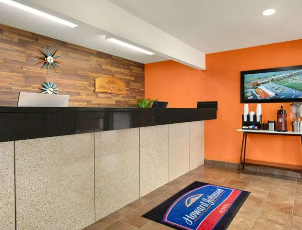 Howard Johnson by Wyndham Waterloo/Cedar Falls hotel detail image 3