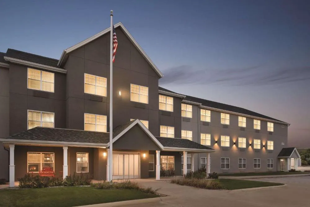 Country Inn & Suites by Radisson, Cedar Falls, IA hotel hero
