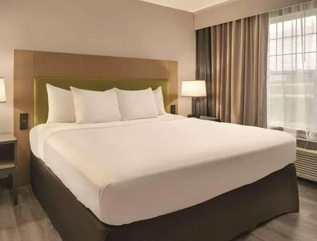 Country Inn & Suites by Radisson, Cedar Falls, IA hotel detail image 3