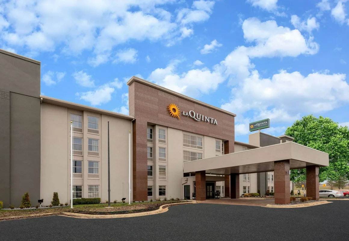 La Quinta Inn & Suites by Wyndham Jonesboro hotel hero