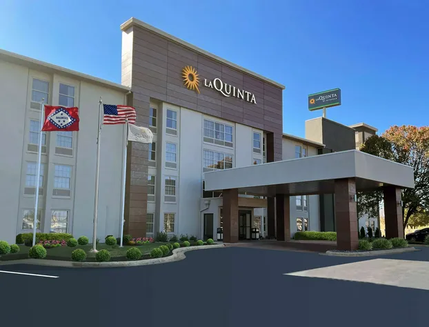 La Quinta Inn & Suites by Wyndham Jonesboro hotel detail image 1