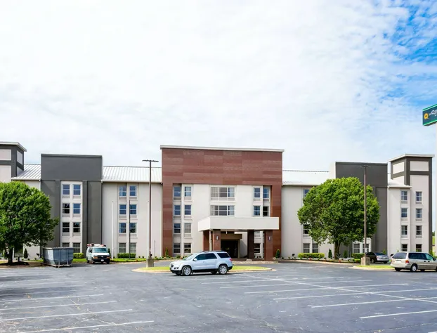 La Quinta Inn & Suites by Wyndham Jonesboro hotel detail image 3