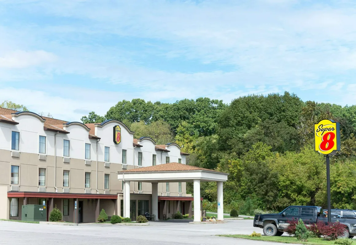 Super 8 by Wyndham Beaver Falls hotel hero