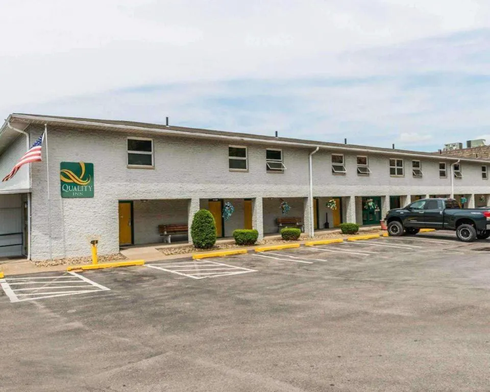 Quality Inn Royle hotel hero