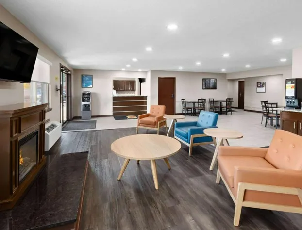 Super 8 by Wyndham Fairmont hotel detail image 4