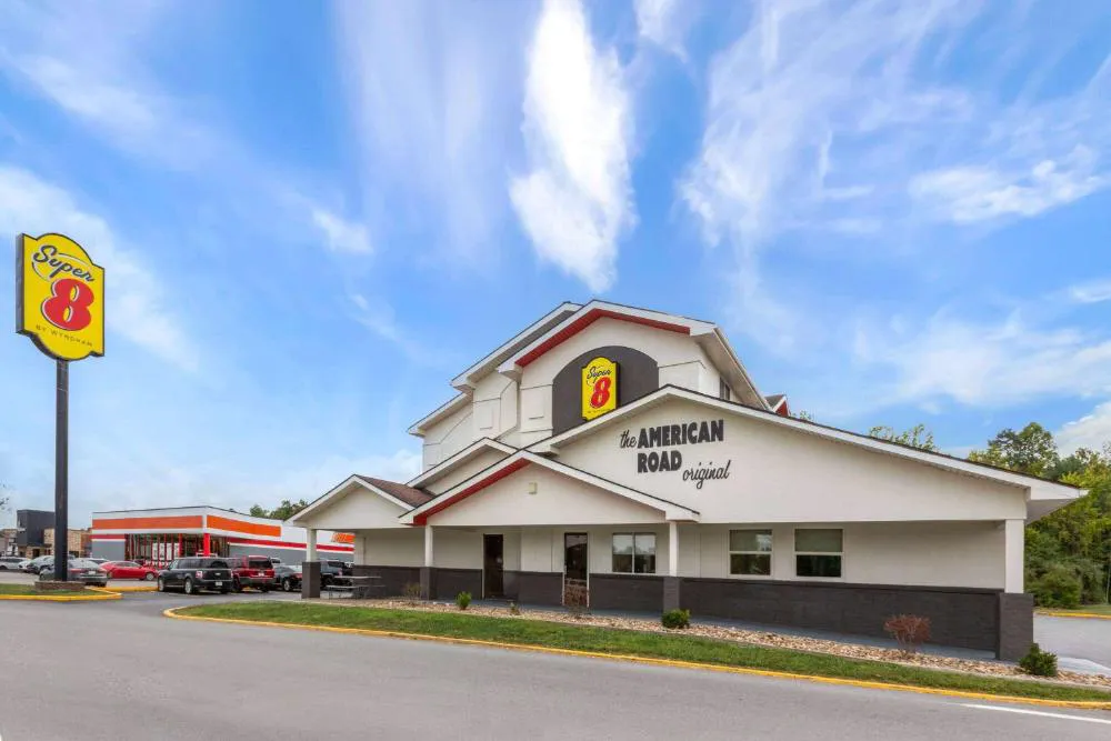 Super 8 by Wyndham Summersville/New River National Park hotel hero