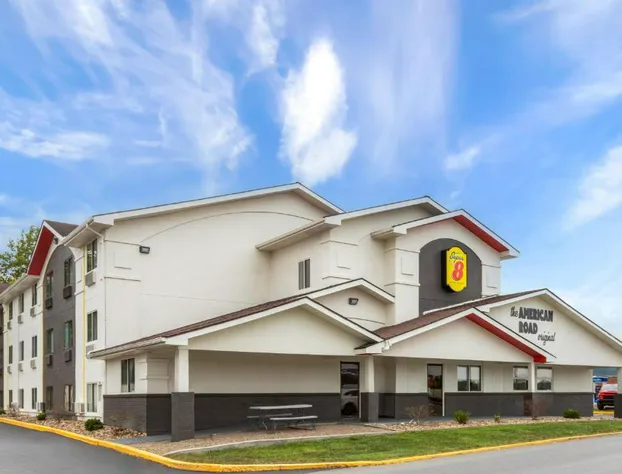 Super 8 by Wyndham Summersville/New River National Park hotel detail image 1