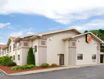 Super 8 by Wyndham Lewisburg hotel detail image 1