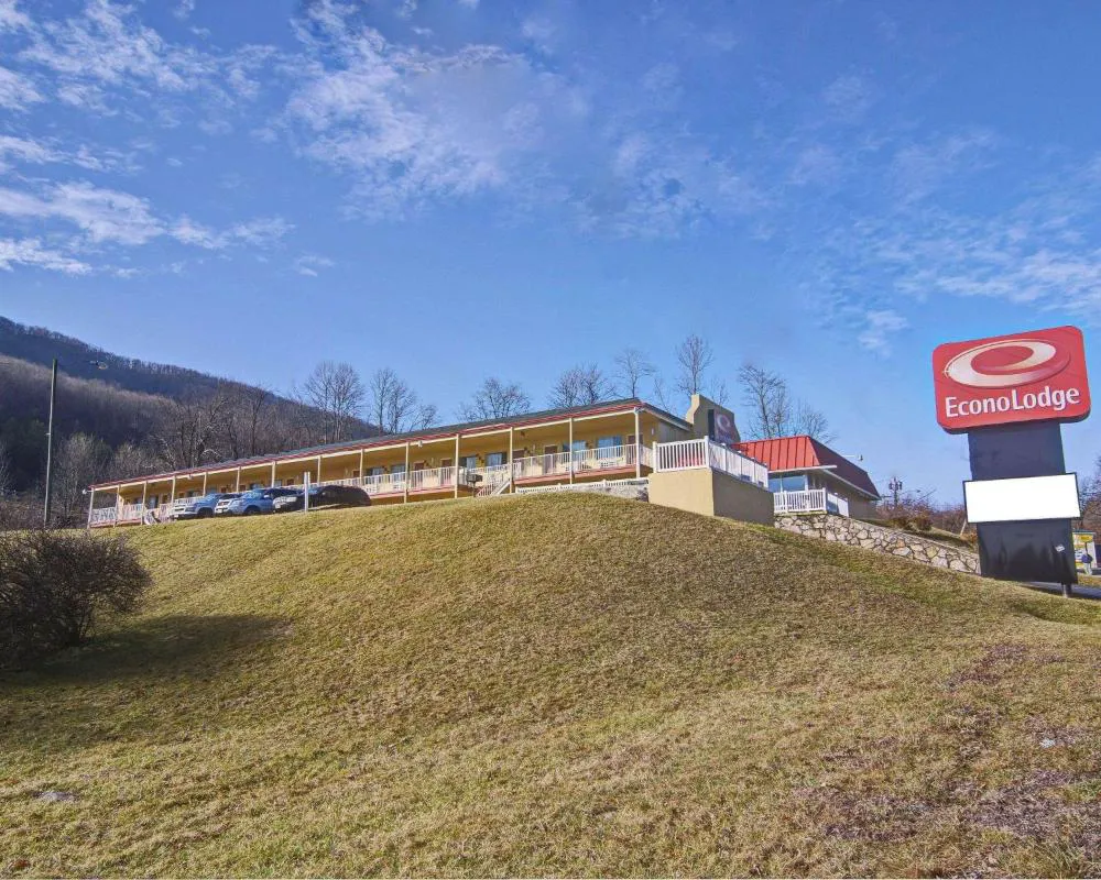 Econo Lodge Near Bluefield College hotel hero