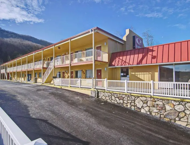 Econo Lodge Near Bluefield College hotel detail image 1