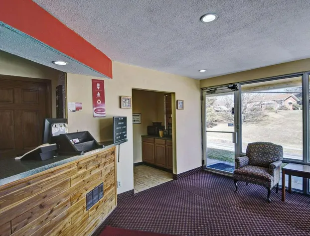 Econo Lodge Near Bluefield College hotel detail image 3